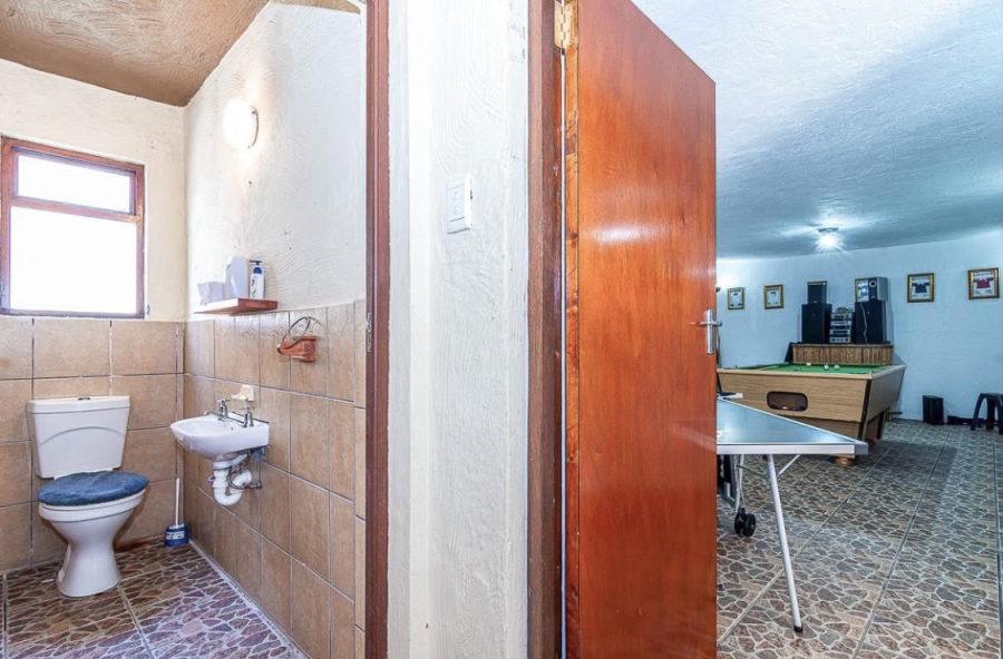 7 Bedroom Property for Sale in Kleinbaai Western Cape
